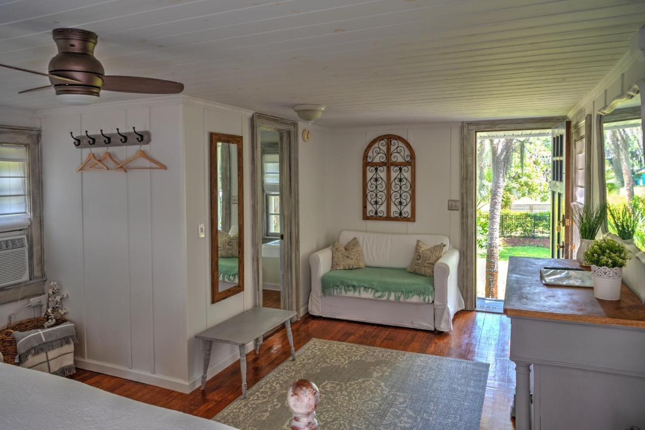 Open Gates Bed & Breakfast แดเรียน ภายนอก รูปภาพ